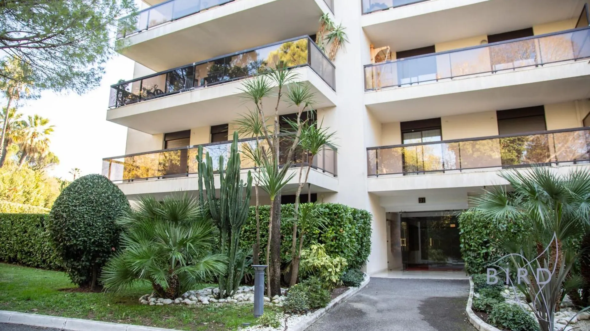 Superb Apartment With Pool Tennis & Parking Cannes France